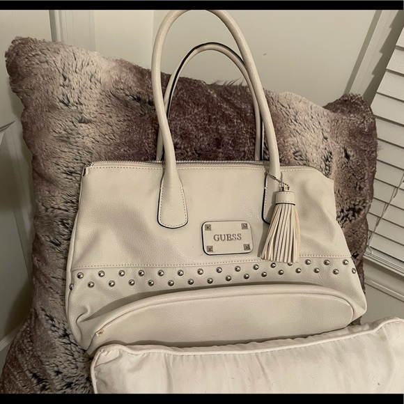 White Guess Purse - Picture 1 of 9